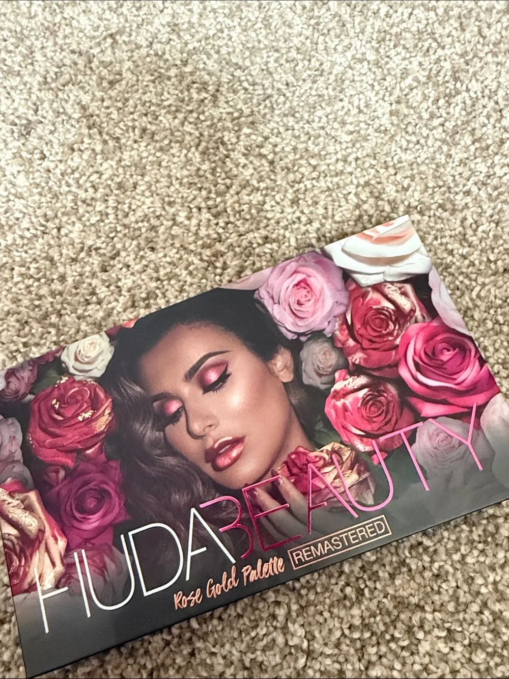 HUDA BEAUTY Rose Gold Palette - Pink and Rose Shades